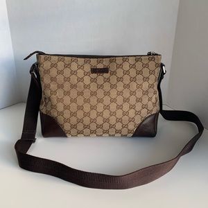 AUTHENTIC Gucci Classic GG Monogram Canvas Messenger Cross Body Bag